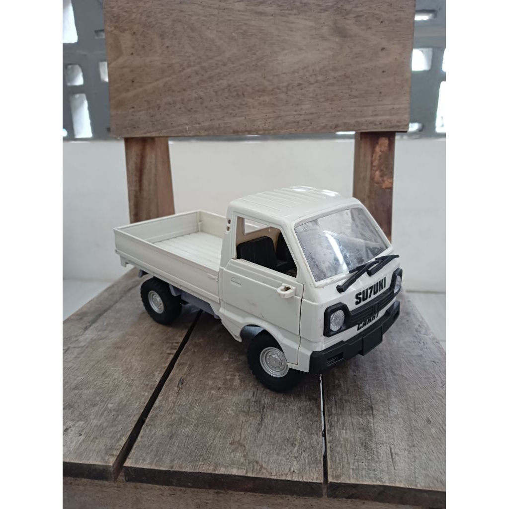 RC Suzuki Carry Pickup (Bekas)