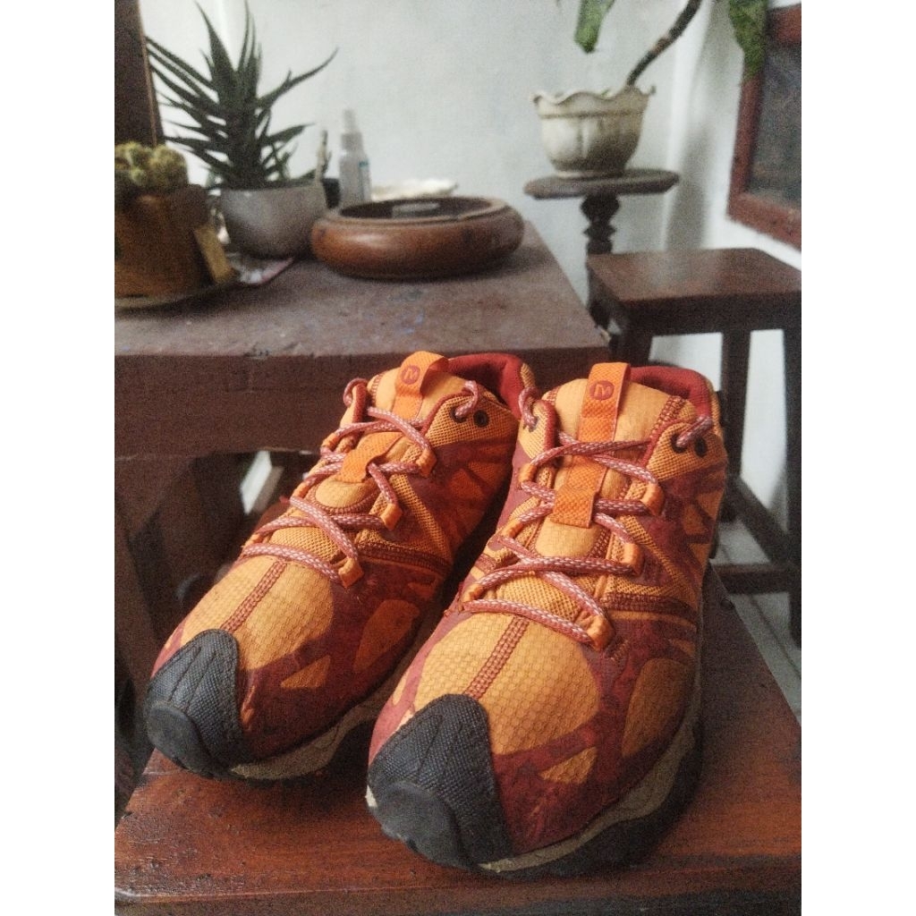 sepatu trail run seken brand Merrel sz 38,5/39
