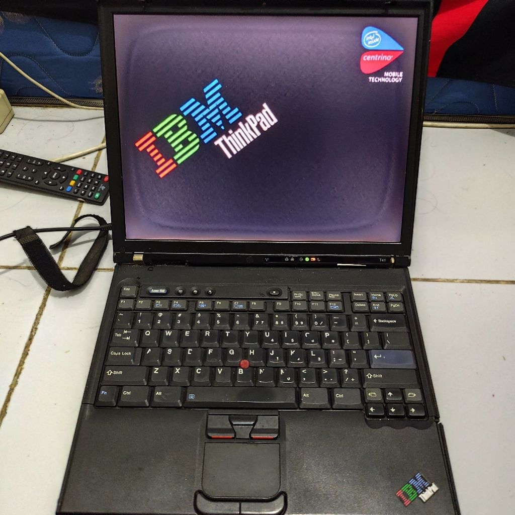 laptop jadul ibm thinkpad T41 minus hardisk tidak bisa, TANPA CHARGER