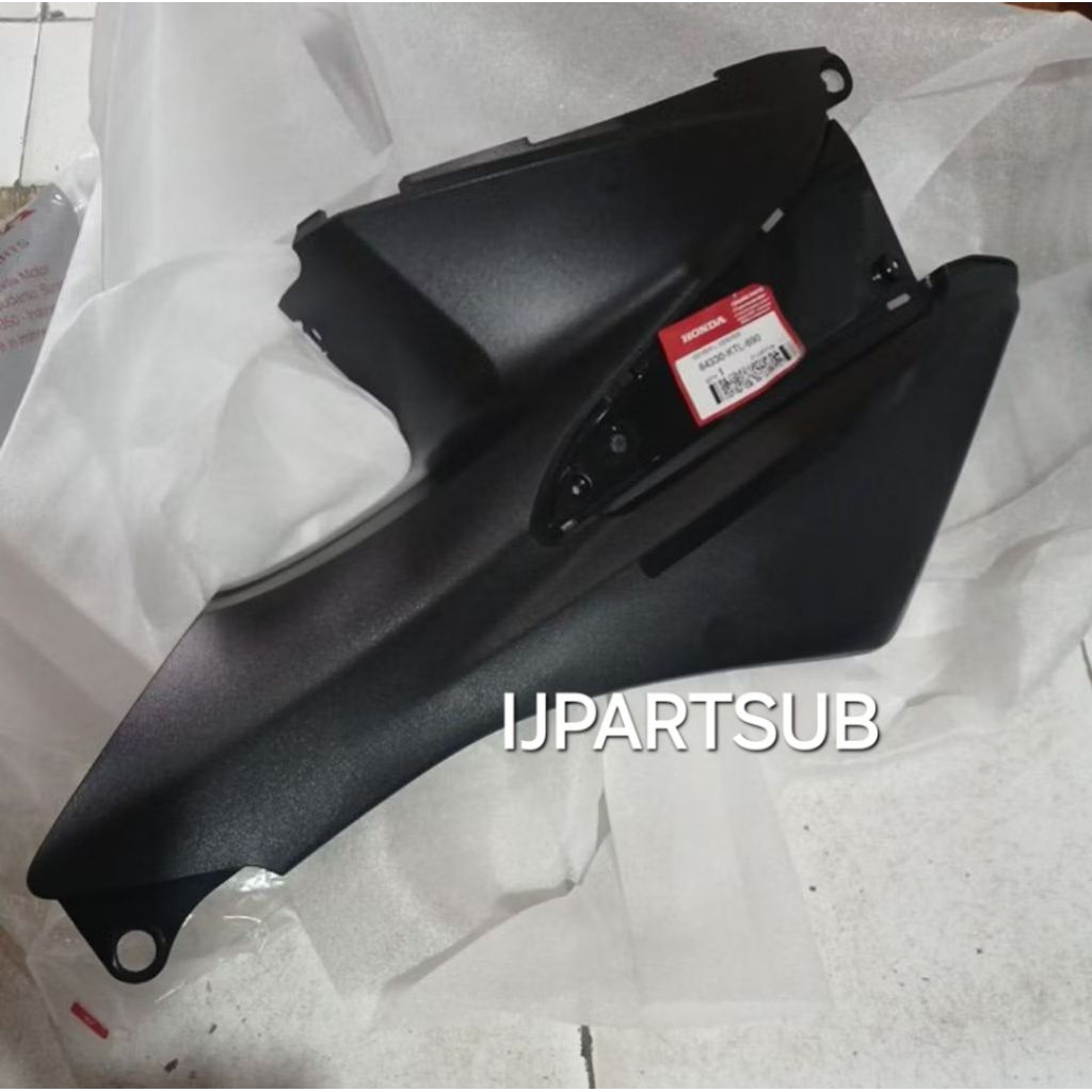 COVER SAMBUNGAN BODY TENGAH SAMPING SUPRA FIT NEW KIRI ORIGINAL AHM