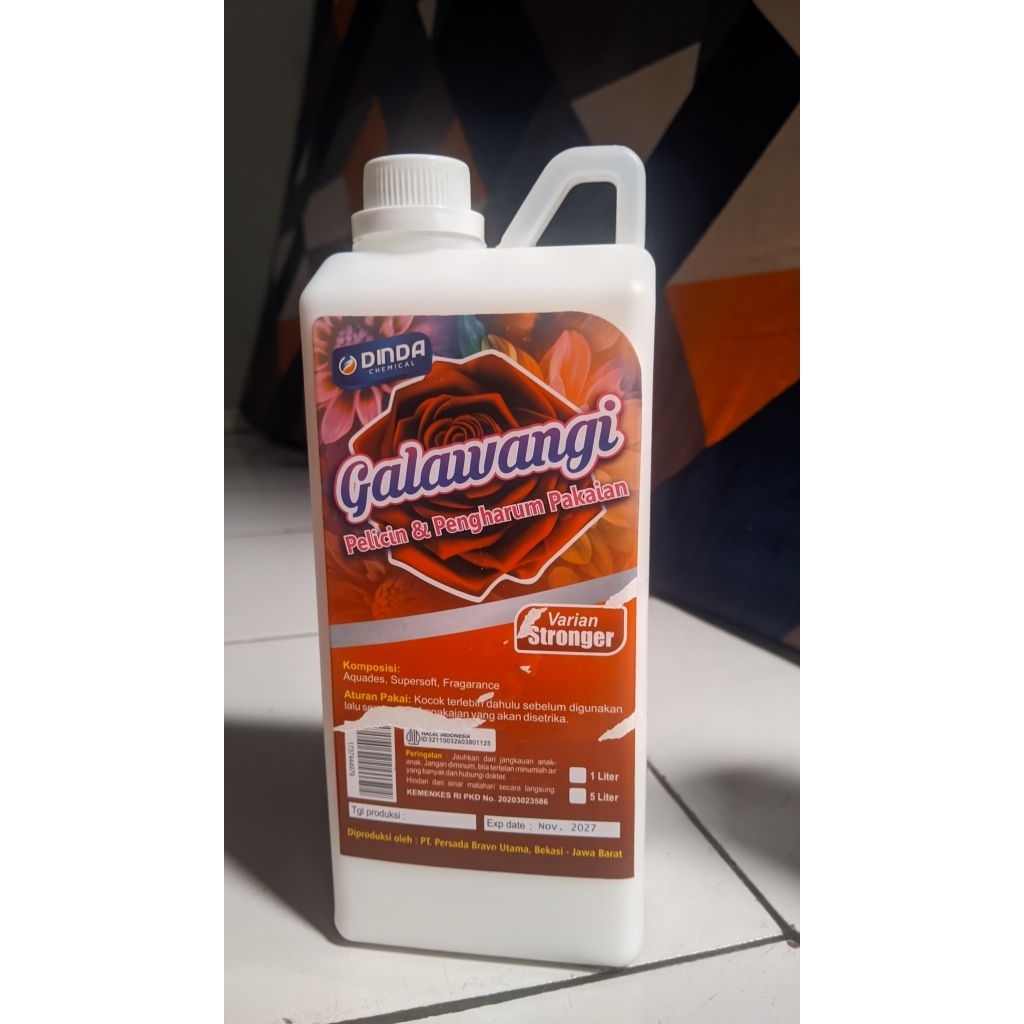 pewangi pelicin laundry 1 liter
