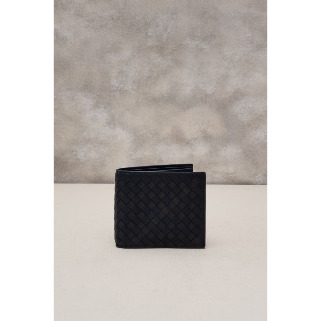 BOTTEGA VENETA Intrecciato bifold wallet
Space