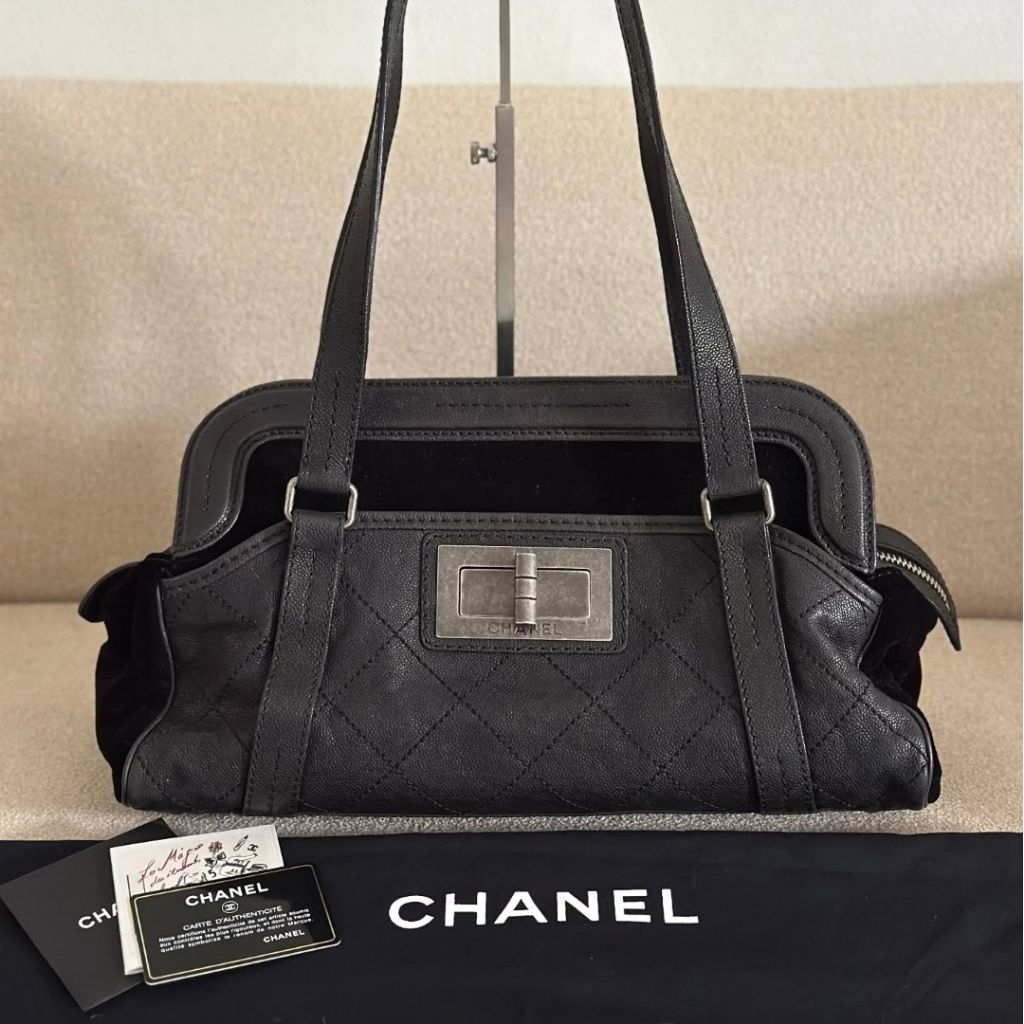 (PL) Reisue Black cav Mademoiselle Lock shoulder Bag #11