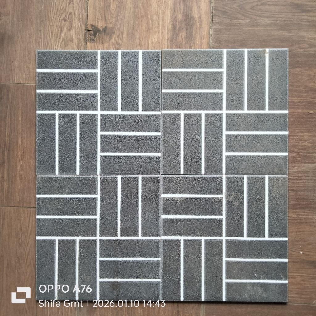 Keramik lantai 30x30.Black kasar kw.1/Ikad
