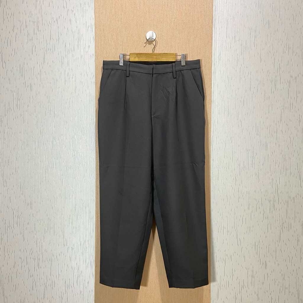 GU by UNIQLO Single Pleated Wide Pants / Celana Bahan Pria / JP449 / Size 32