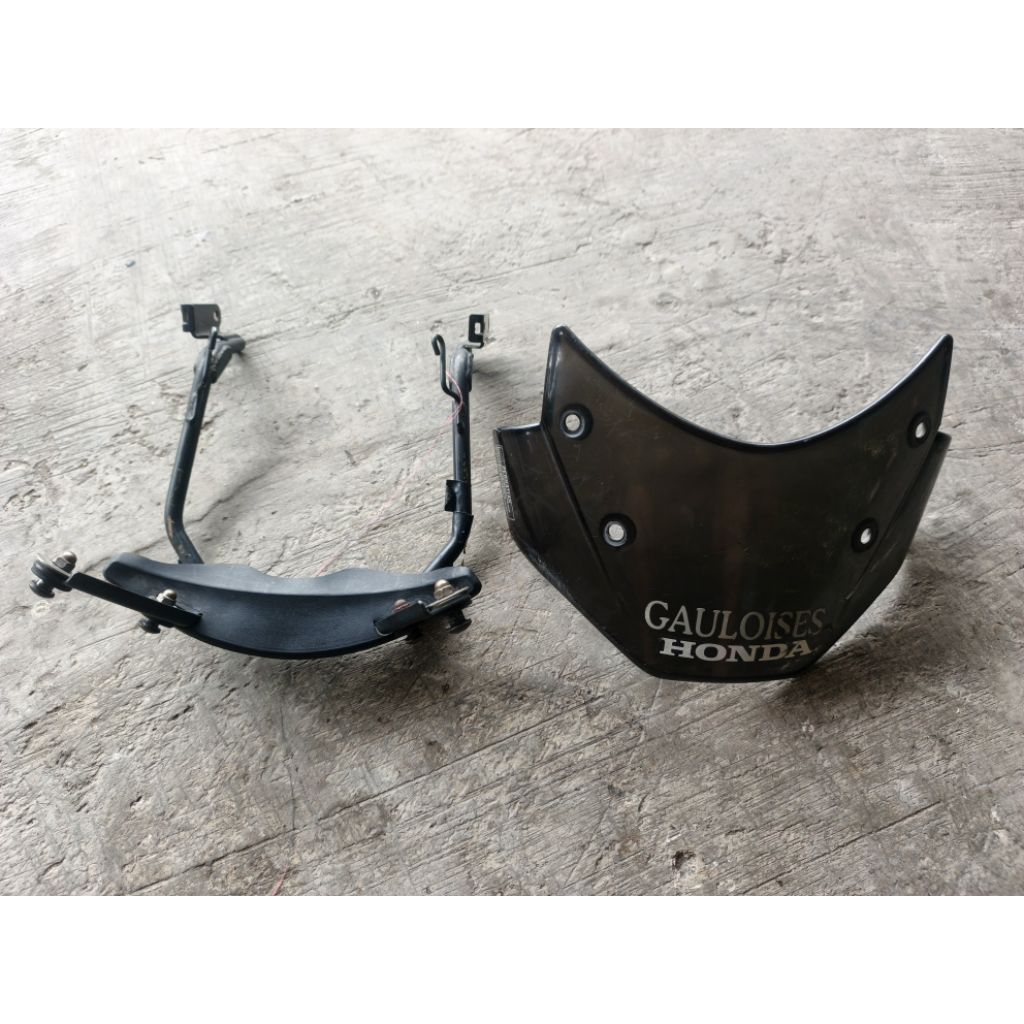 bracket pangkon dudukan visor tiger revo