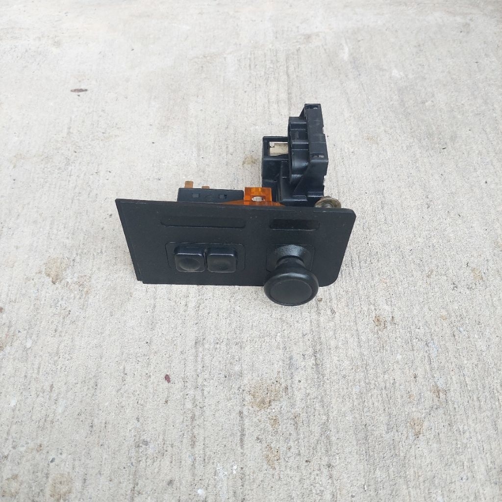 SWITCH SAKLAR LAMPU BMW E30