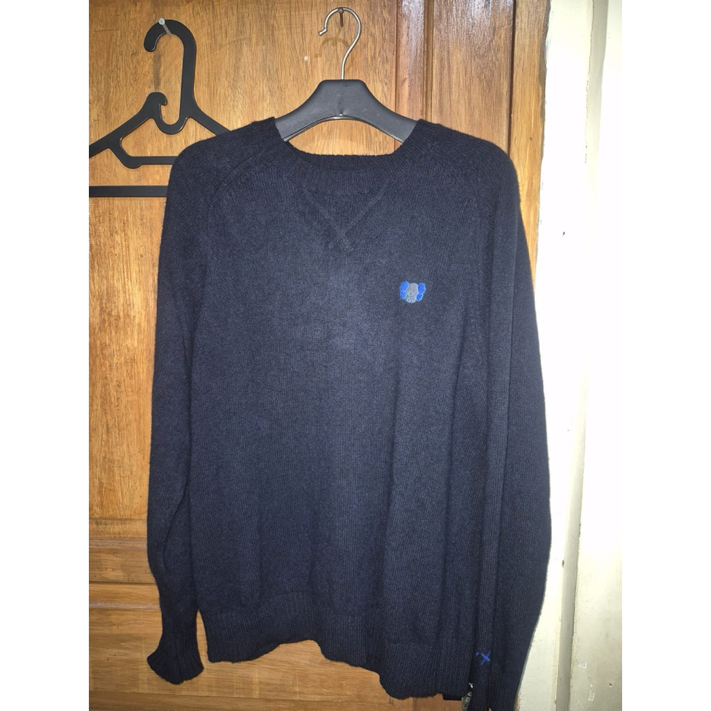 Sweater Uniqlo × Kaws navy preloved size L
