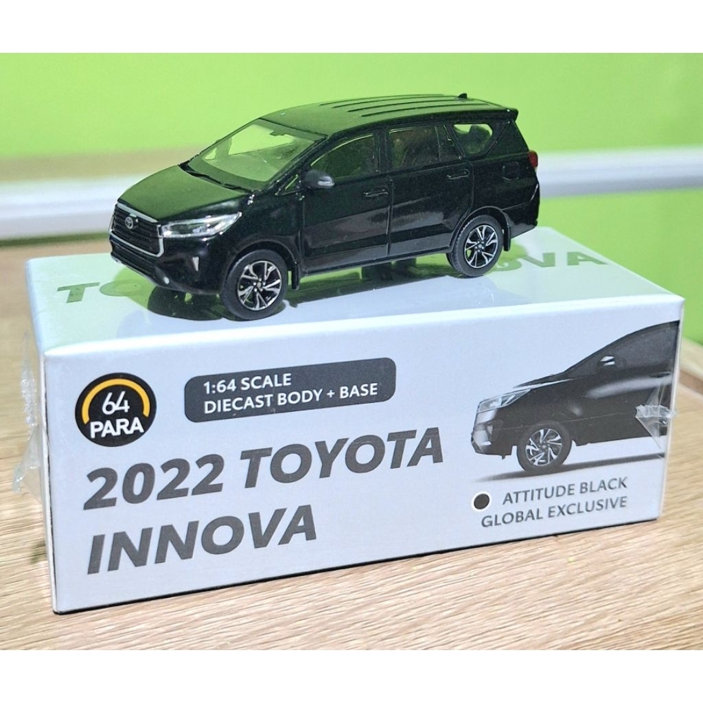 Diecast Toyota Kijang Innova 2.0G 2022 warna Attitude Black - skala 1:64 buatan Para64 kondisi seale
