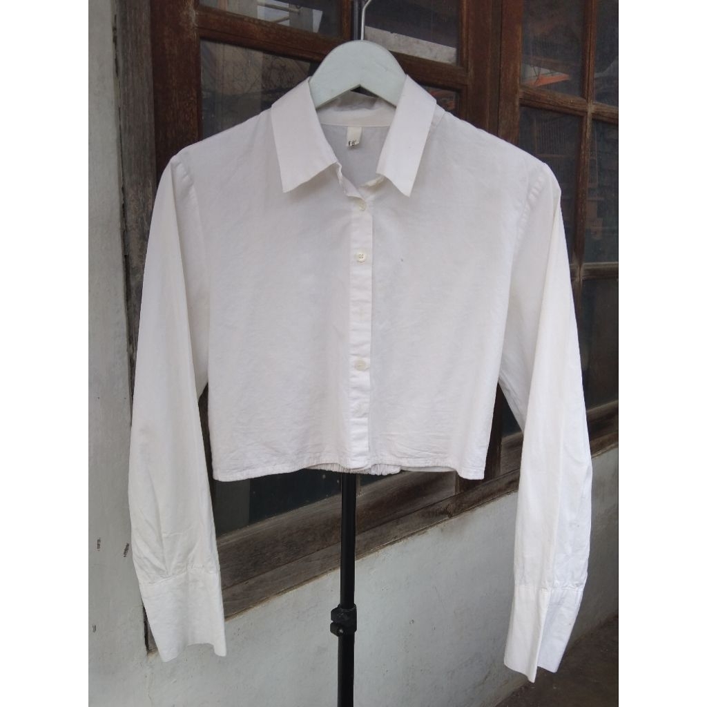 KEMEJA CROP PUTIH
