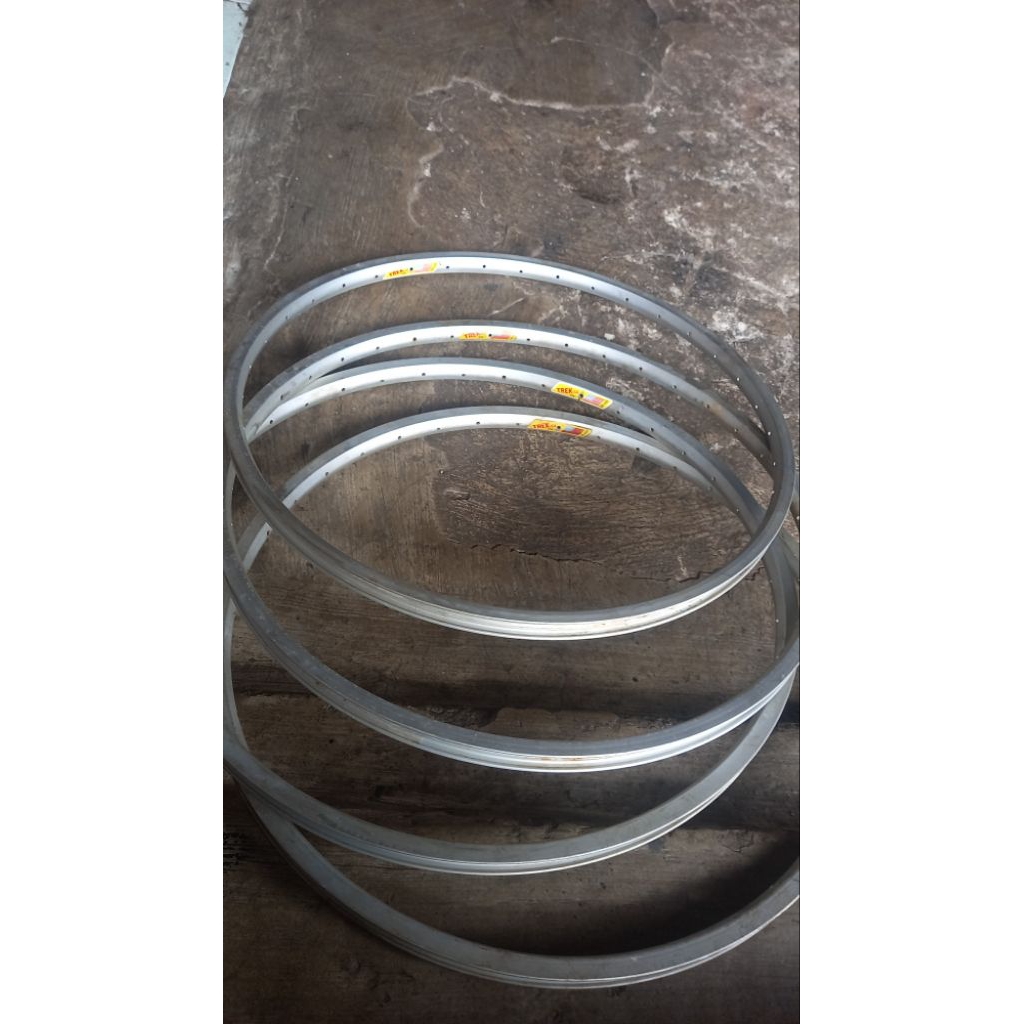 veleg sepeda trex 26×1.50 36hole bahan aloysinggel wall