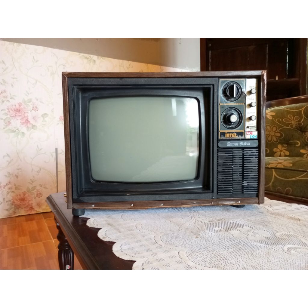 Televisi TV Jadul Antik Merk INTEL  Vintage Lawas Tua Kuno Retro Minus Pelapis Kayu nya berkerut