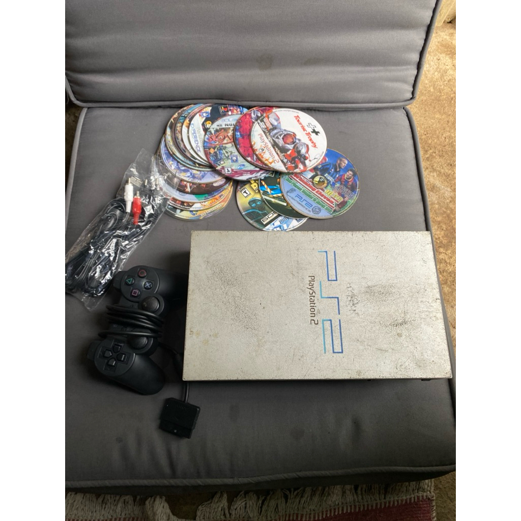 PS 2 SONY KASET warna SILVER METRIK V.1.93 bekas made in japan