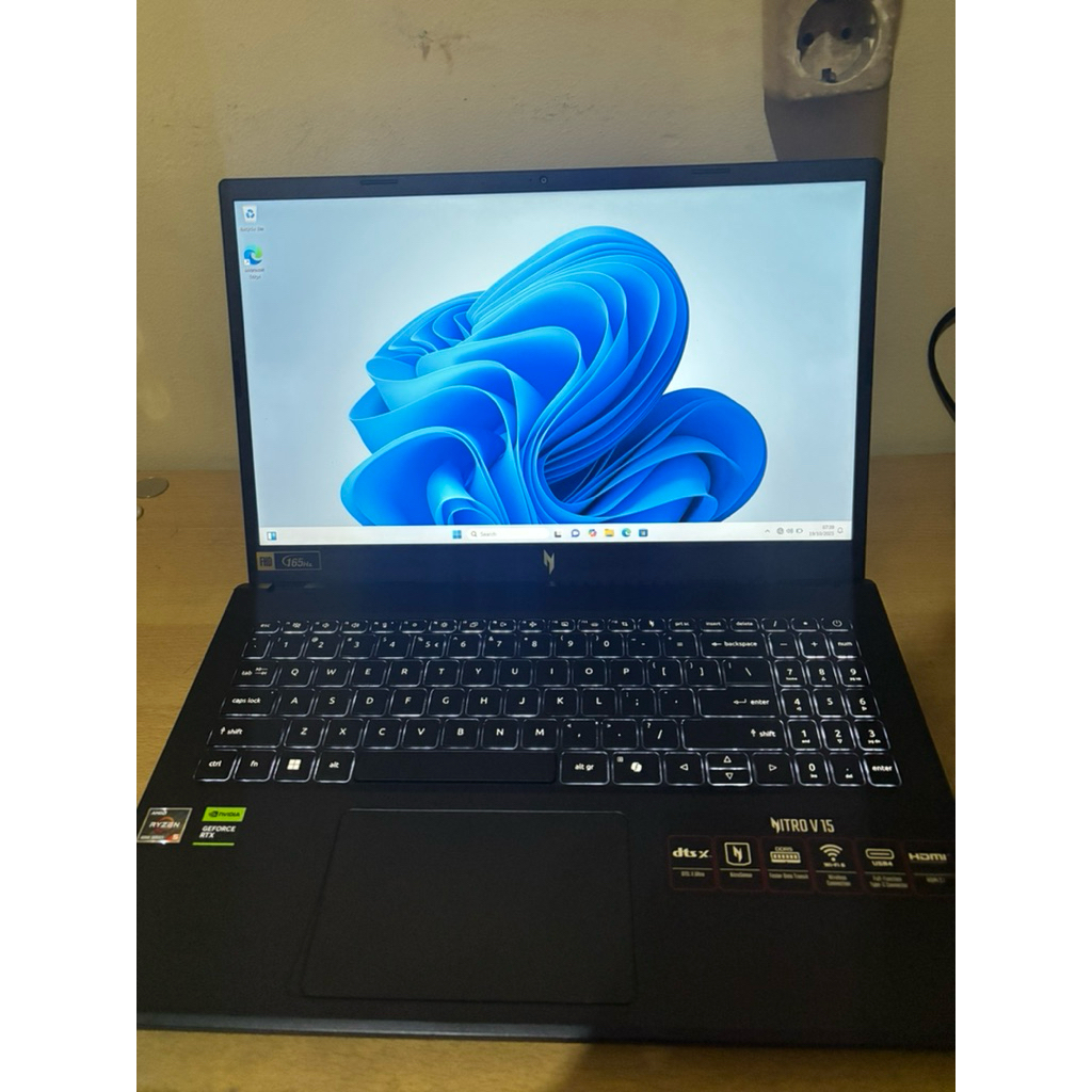 Laptop Gaming Acer Nitro V15 LIKE NEW GARANSI PANJANG | Ryzen 5 6600H - RTX2050