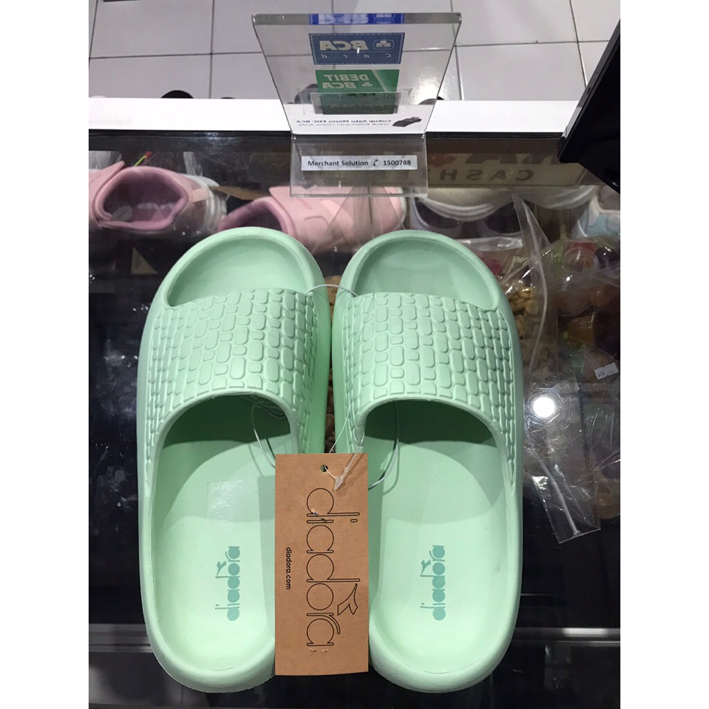BIG SALE SANDAL SLIDE/SLIP ON WANITA DIADORA ORIGINAL