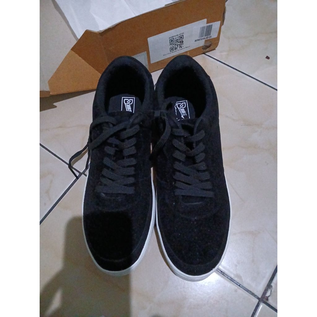 Berrybenka Street Bahan Suede size 42