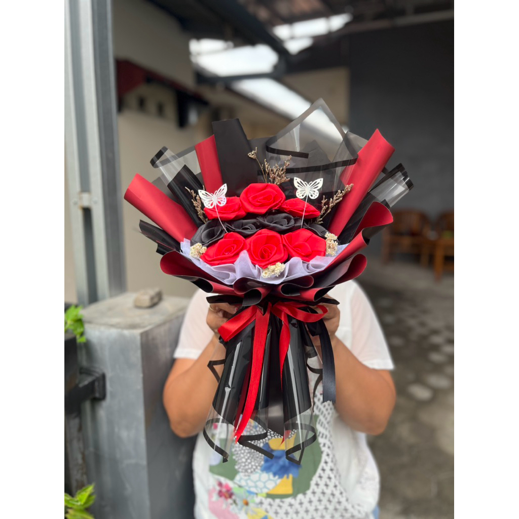 buket bunga satin/buket bunga satin murah semarang/buket bunga/buket bunga satin wisuda