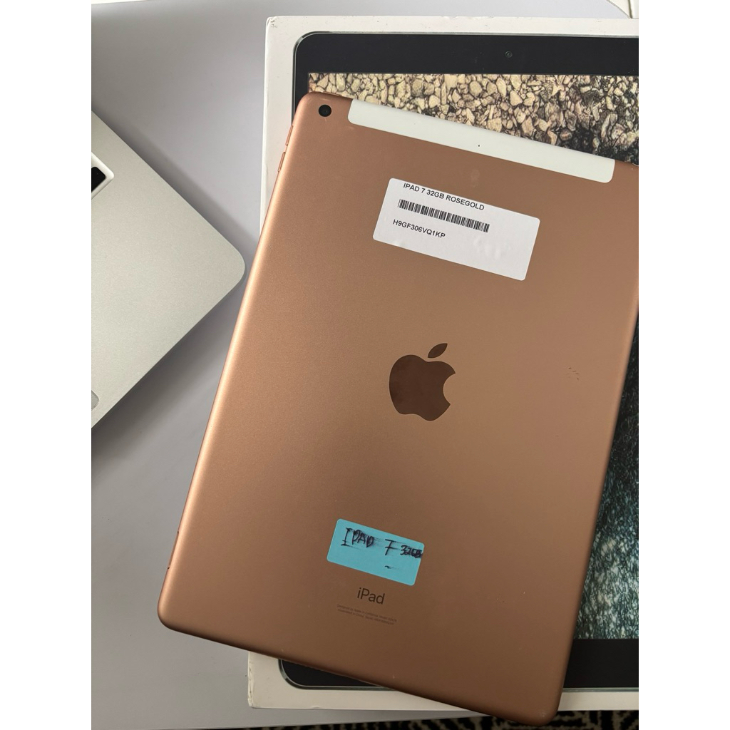 Ipad 7 32gb rosegold wifi second like new