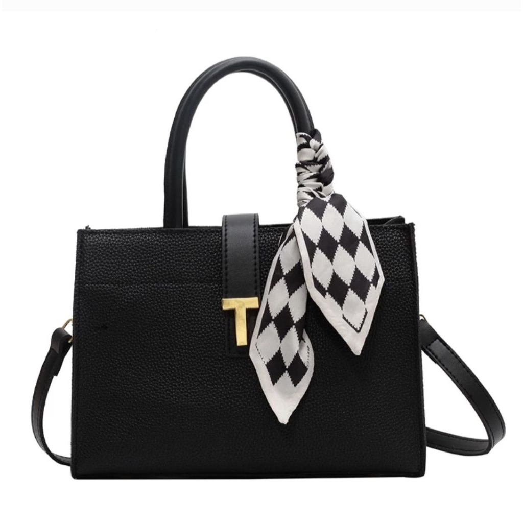 Tas Fashion Wanita import warna hitam terlihat elegan