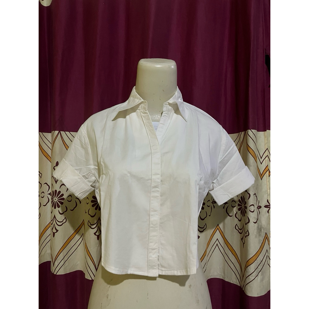 kemeja putih crop