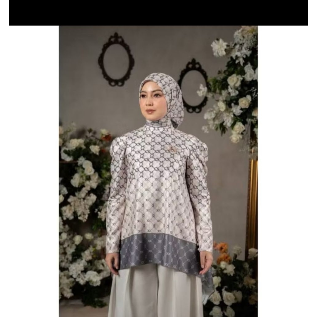 calya blouse wearing klamby
