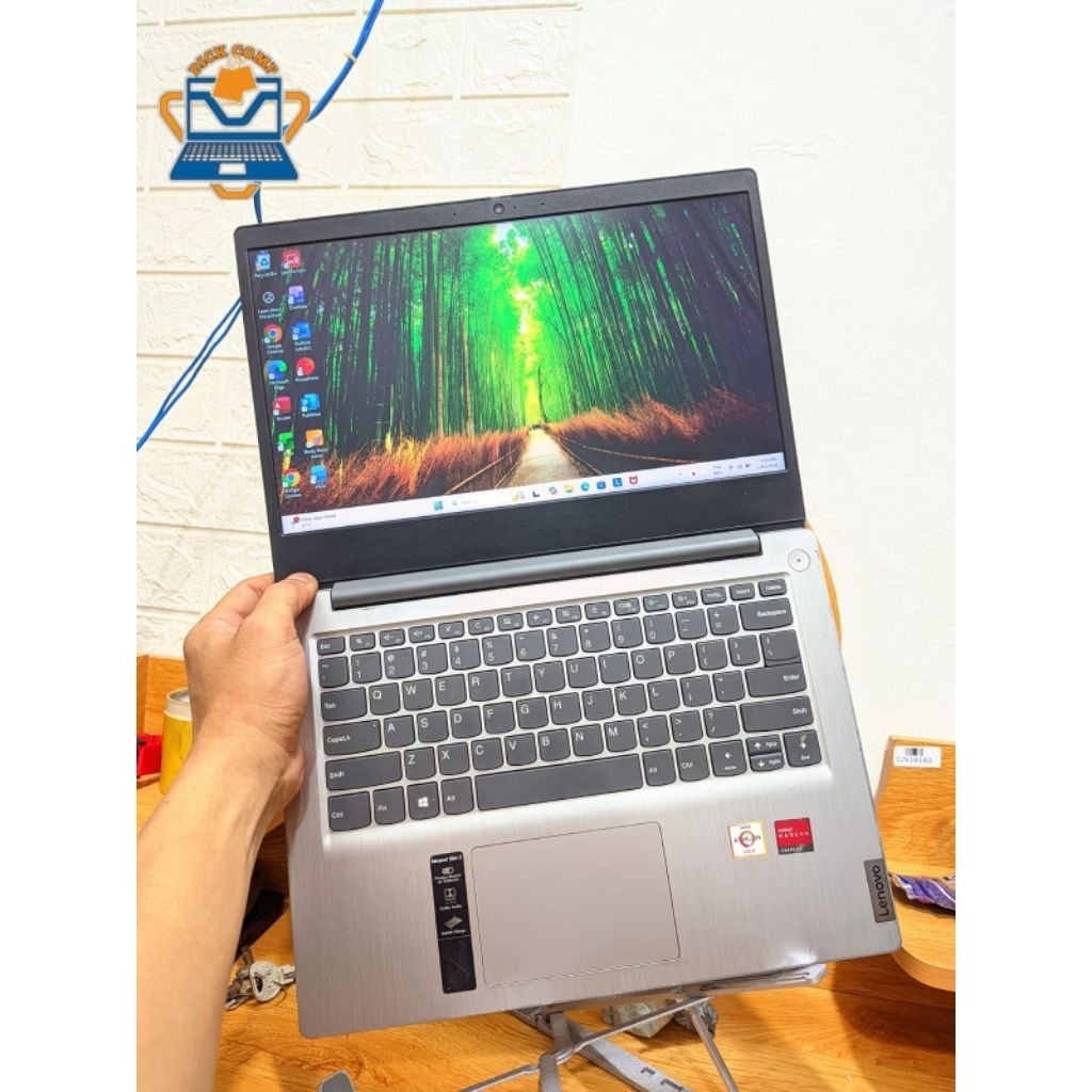 Lenovo Slim 3. athlon Gold. ram 8/256gb ssd. normal