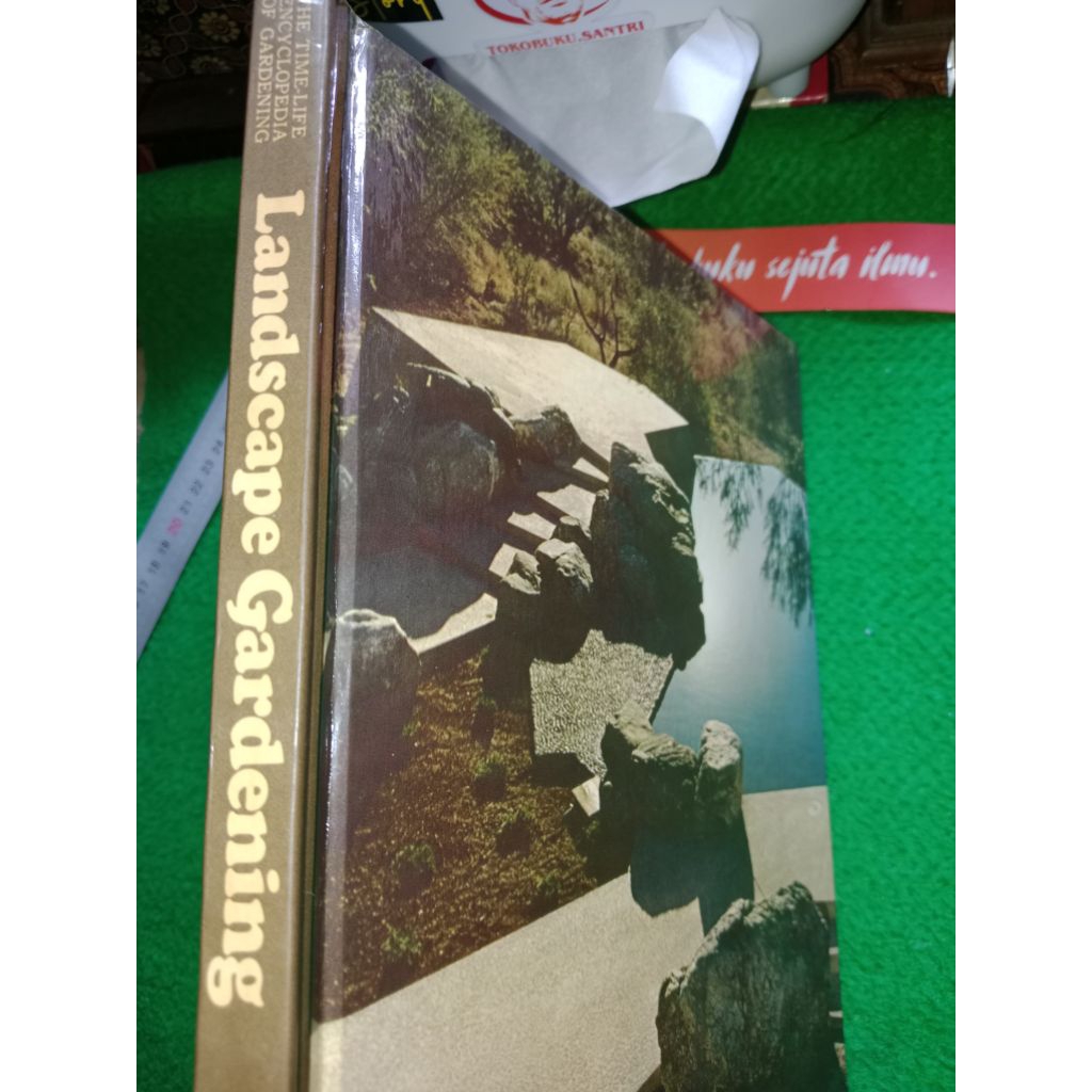 Buku Time Life Encyclopedia of Gardening : Landscape Gardening.