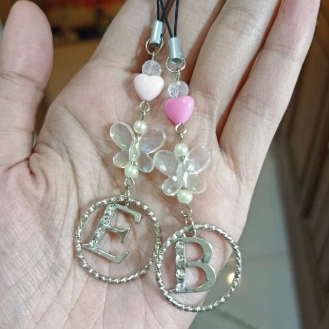 Gantungan HP Inisial Huruf, Strap Handphone Manik Butterfly Aesthetic Lucu & Elegan
