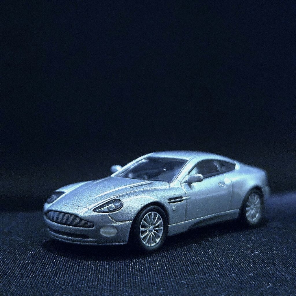 Kyosho Aston Martin DBS Coupe 1/64