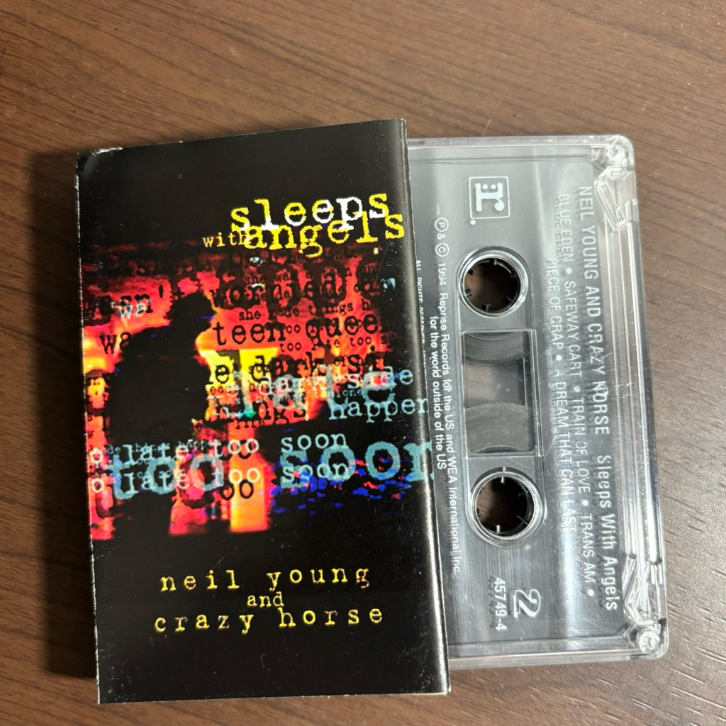 Kaset Pita Neil Young and Crazy Horse Sleeps with Angel Import USA / Alternative Rock / Rock