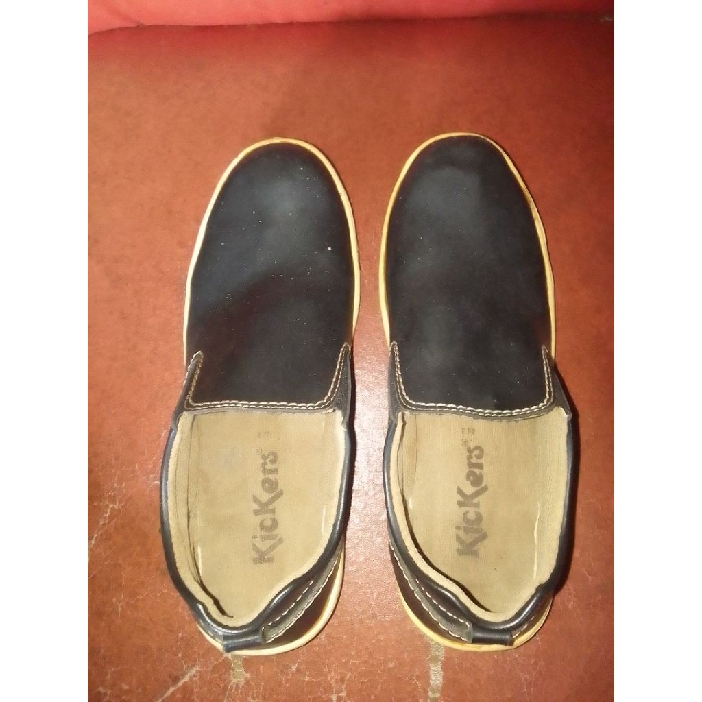 SEPATU CASUAL PRIA SIZE 42 BEKAS