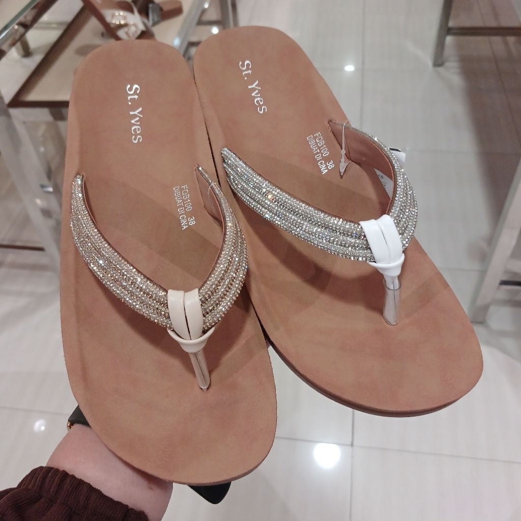 sandal wanita japit ST.YVES ori dari matahari