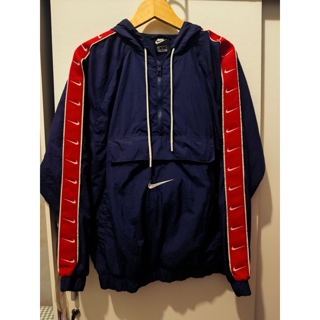 WINDBREAKER CENTANG ANORAK BIG SWOOSH