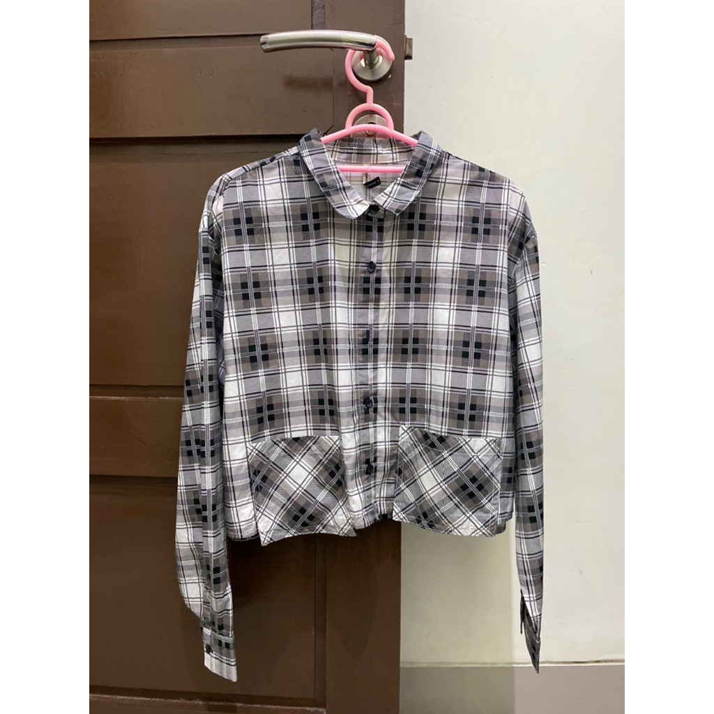 kemeja crop top kotak hitam putih colorbox