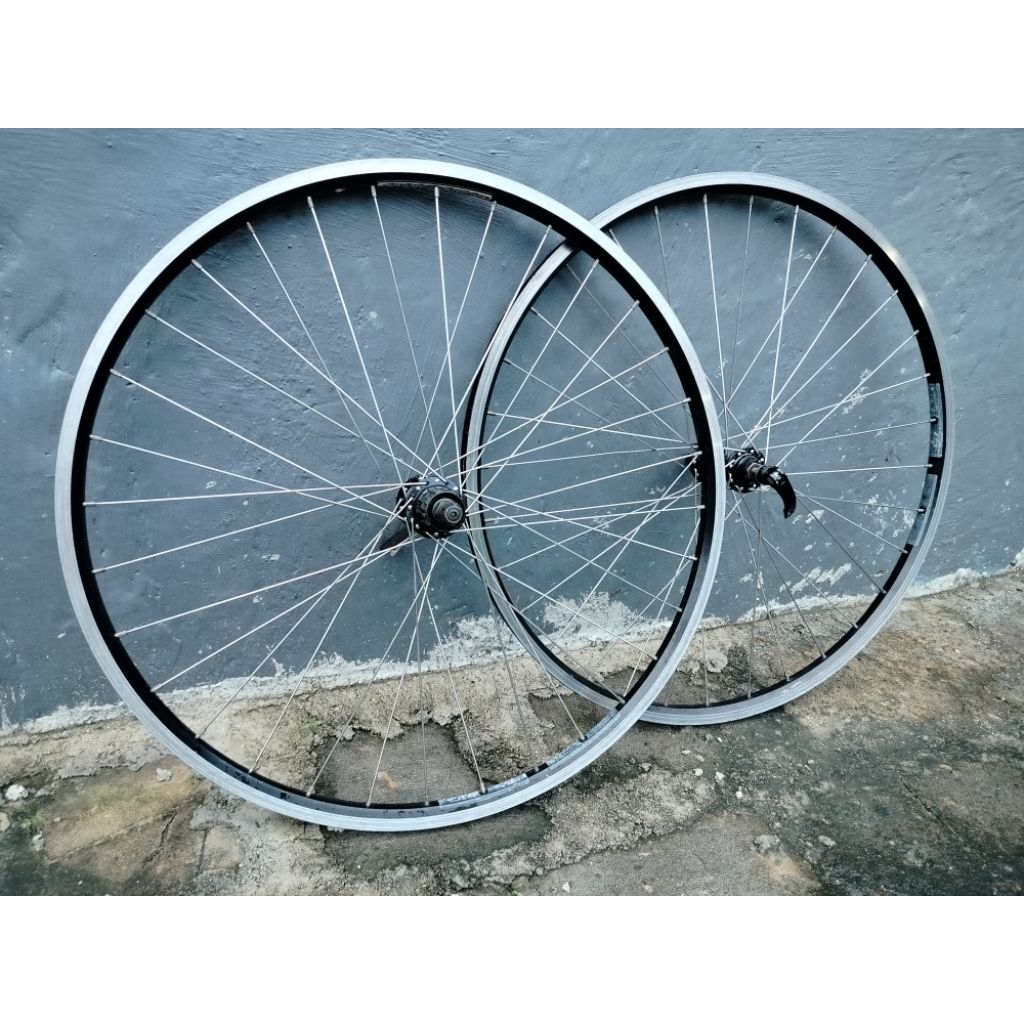 Wheelset 26 in 32 hole hub shimano deore