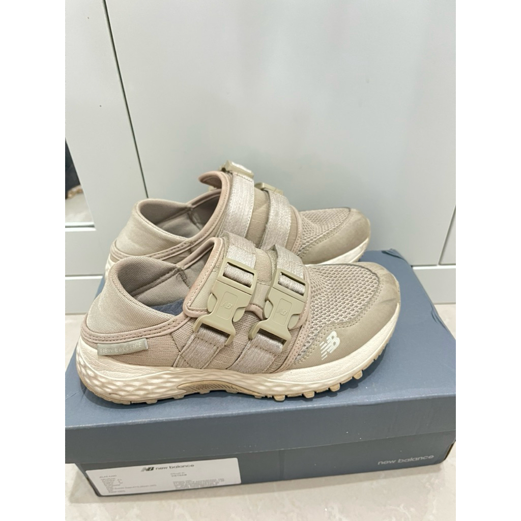 Sepatu NB Fresh Foam 700 walking shoes beige size 37
