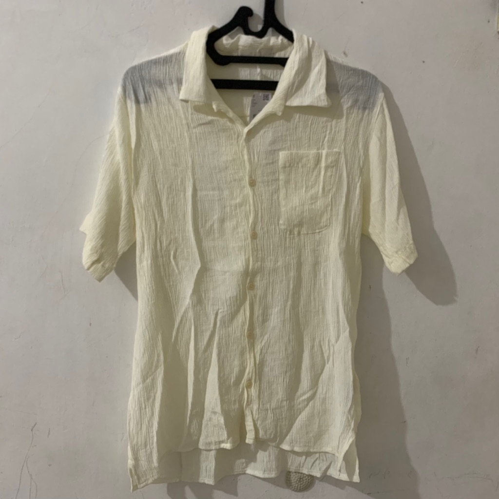 kemeja blouse putih bw plisket lengan pendek prelvd