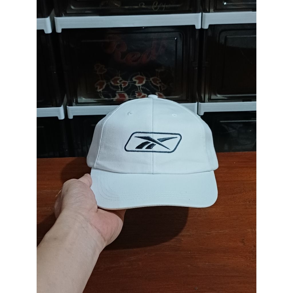 topi reebox vintage second