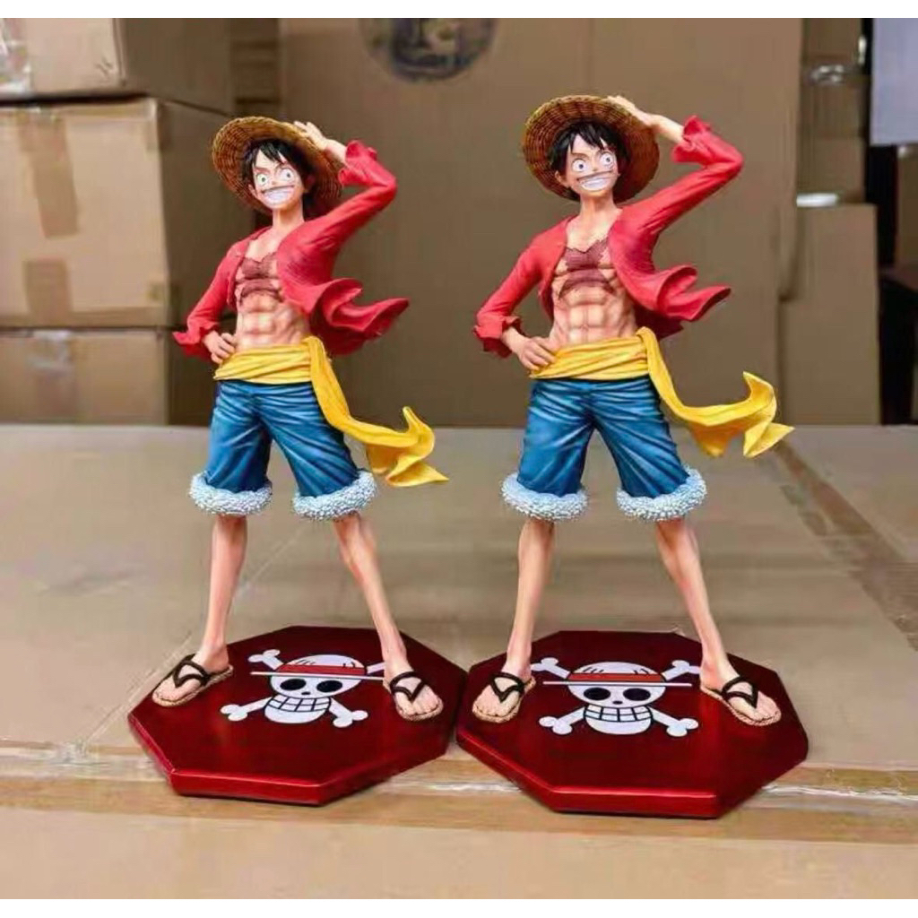 Figur Aksi Karakter Bajak Laut dengan Warna Merah