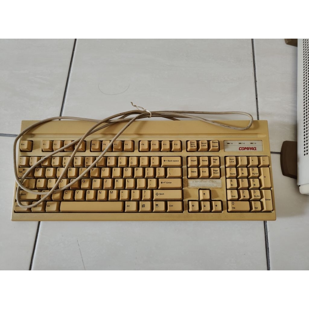 keyboard Compact. keyboard PS2. keyboard jadul. keyboard komputer