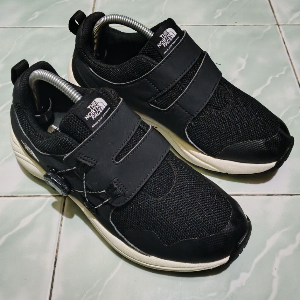 Sepatu Second TNF size 40 Insole 25.5 cm / 250