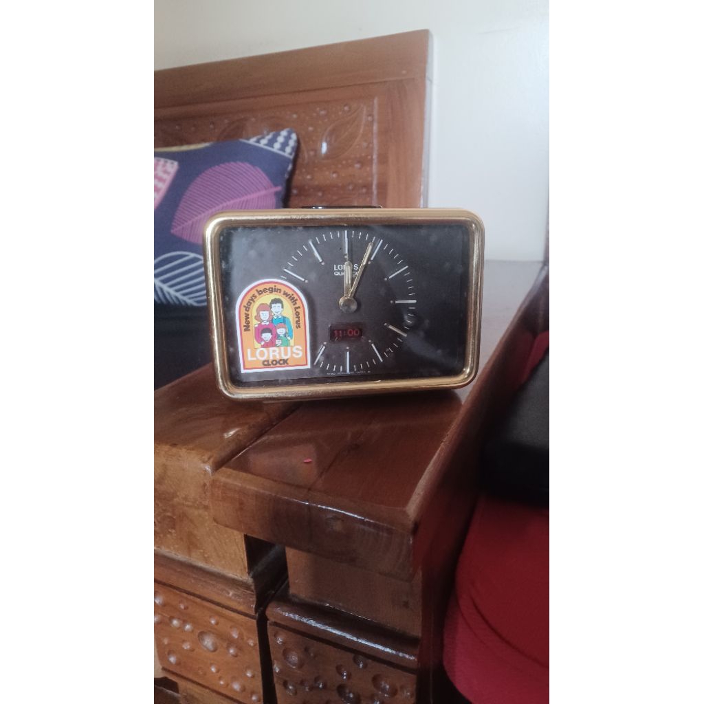 Jam meja antik lorus