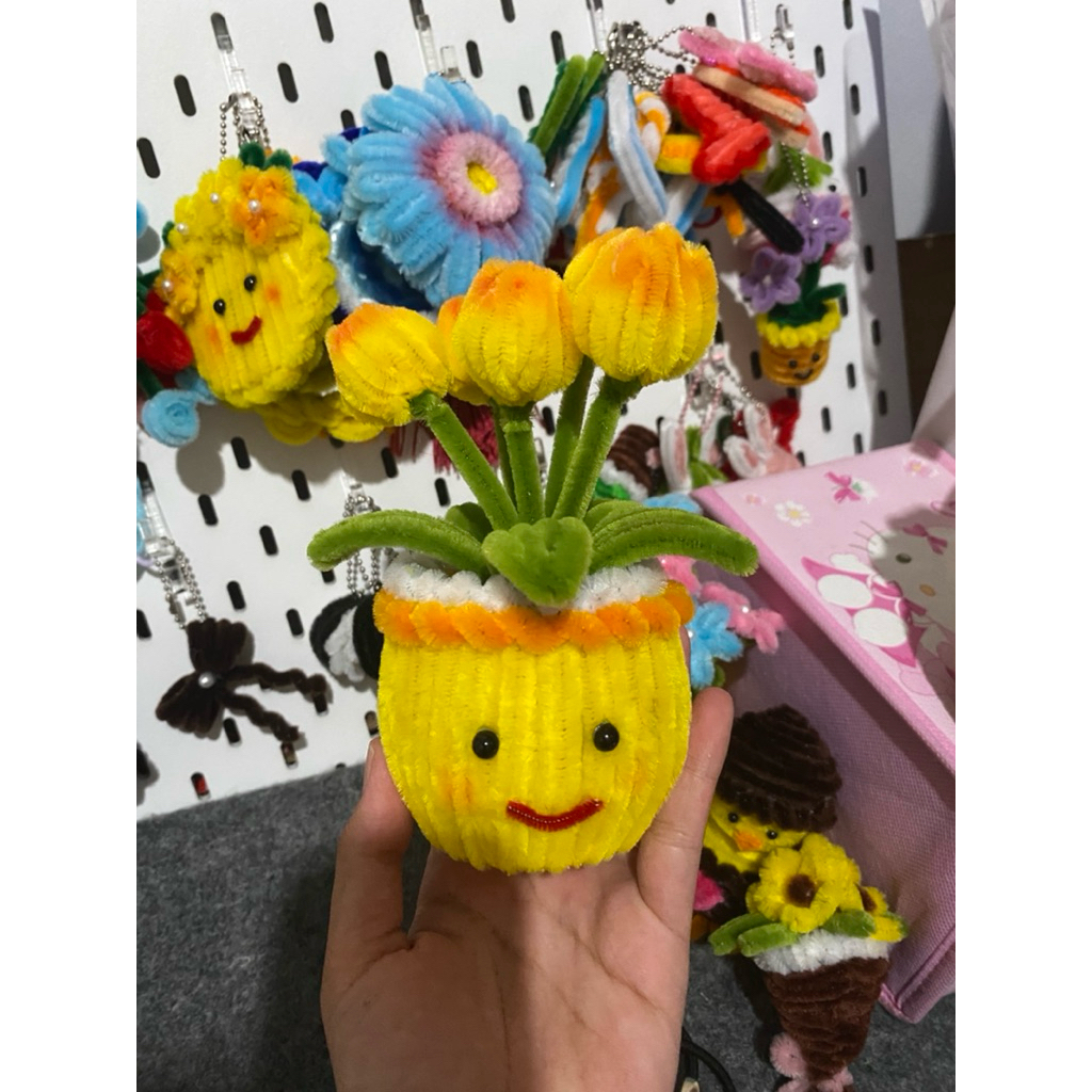 pot bunga tulip kuning
