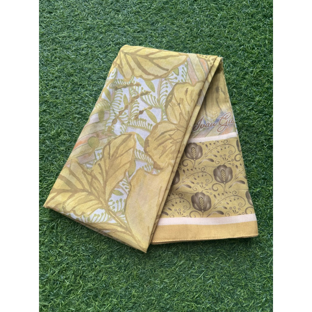 PRELOVED HIJAB SEGI EMPAT MOTIF BRAND MANDJHA IVAN GUNAWAN ORI