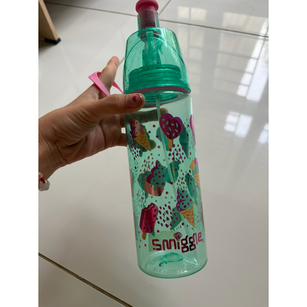 PRELOVED BOTOL MINUM SMIGGLE