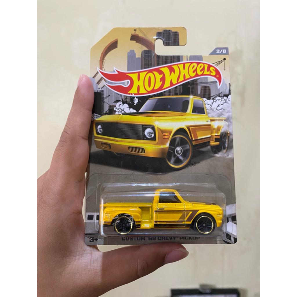 Hot Wheels Custom ‘69 Chevy PICKUP (Yellow)