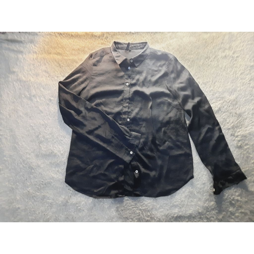 Kemeja Hitam Satin - H&M