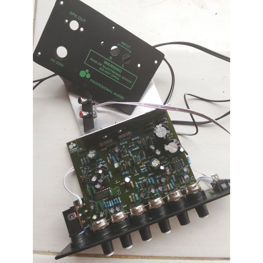 Power amplifier speaker active