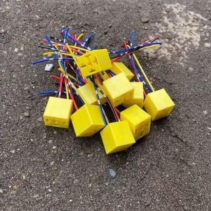 Soket Relay 4 Kaki Kabel Bintik Tembaga