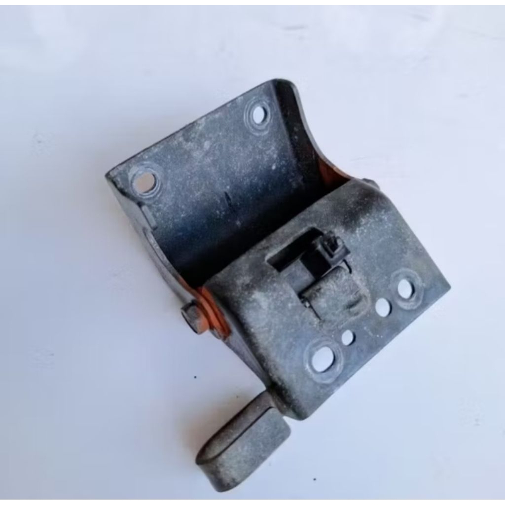 breket tempat duduk Breket jok Honda PCX old 125/150 CBU THAILAND kode KWN Original